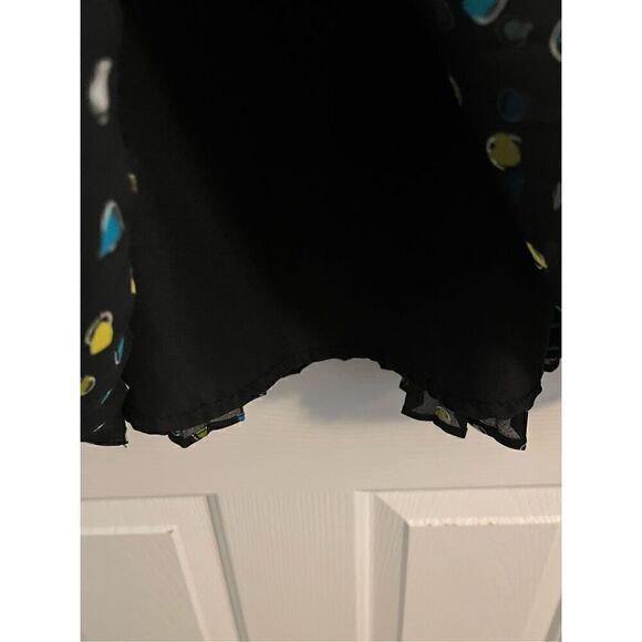 East 5th Black Flowy Side Zip Skirt. Size 6 - Picture 3 of 6
